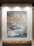 Blue & Gold – Original-Kunstwerk von Sandra Thaler im Wohnraum